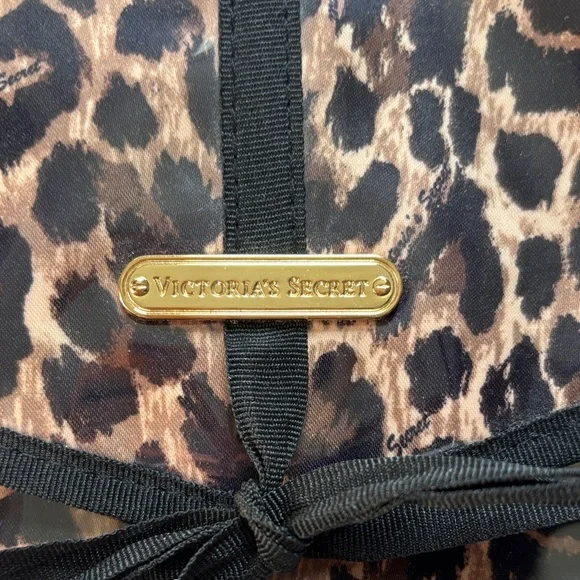 Victoria's Secret Leopard Print Cosmetic Case - Picture 2 of 6